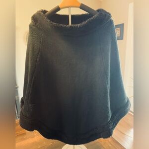 Chesley Black Women's Knit‎ Poncho with Faux Fur Trim O/S
